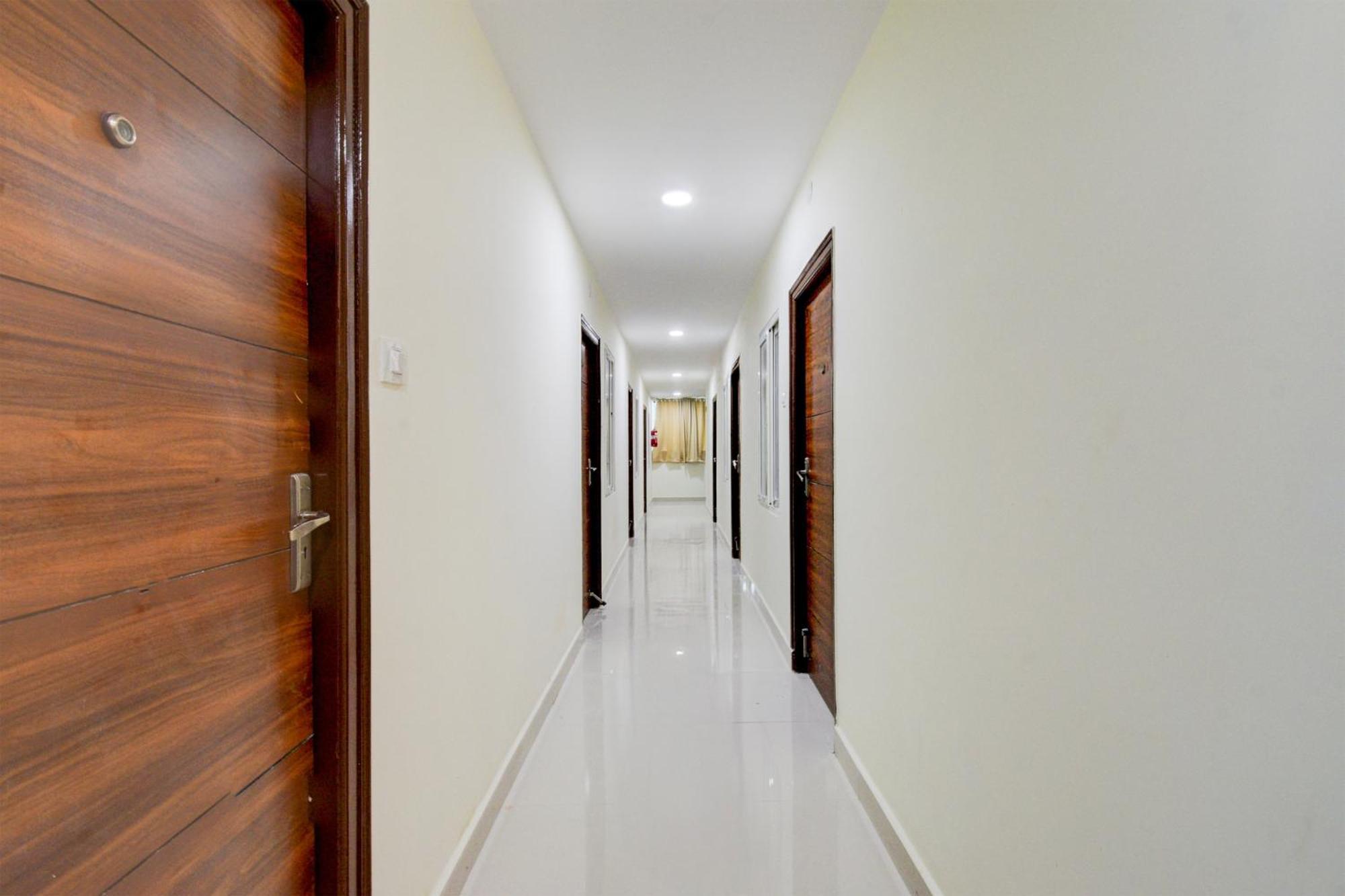 Hotel Super Townhouse Kukatpally North Formerly Munagala Arcade