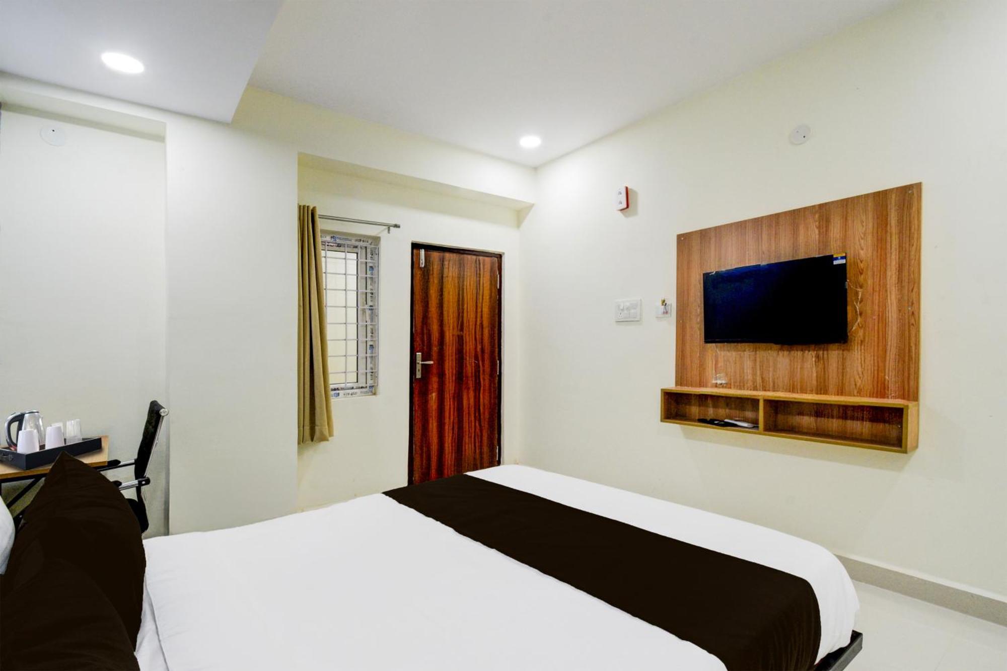 Super Townhouse Kukatpally North Formerly Munagala Arcade Hotel