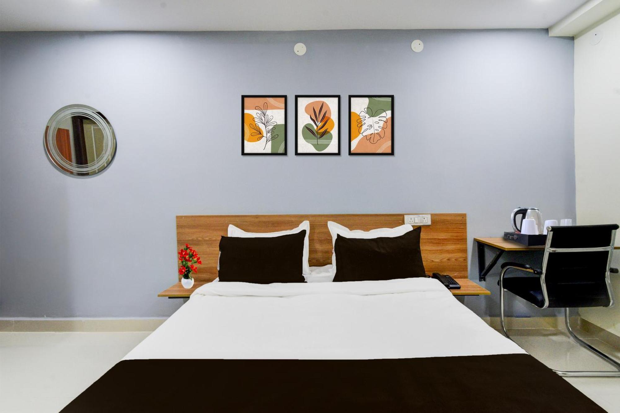 Hotel Super Townhouse Kukatpally North Formerly Munagala Arcade