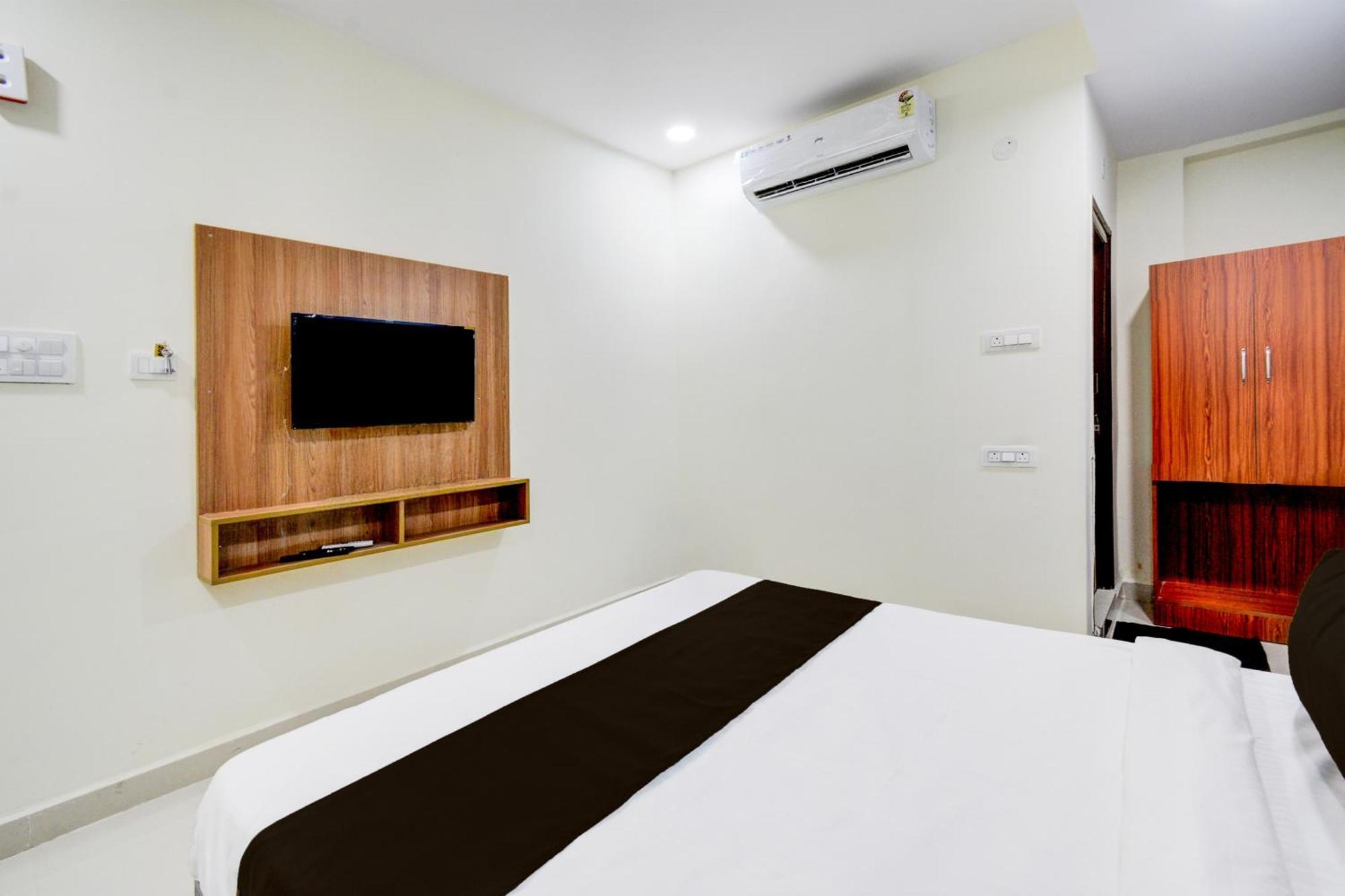 Hotel Super Townhouse Kukatpally North Formerly Munagala Arcade 2*