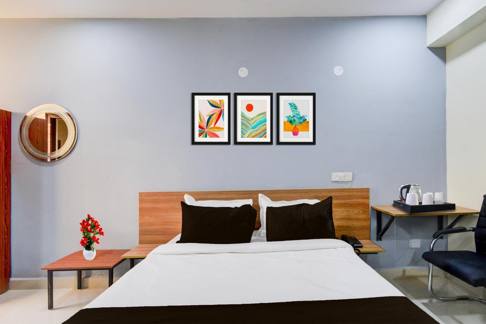 Hotel Super Townhouse Kukatpally North Formerly Munagala Arcade