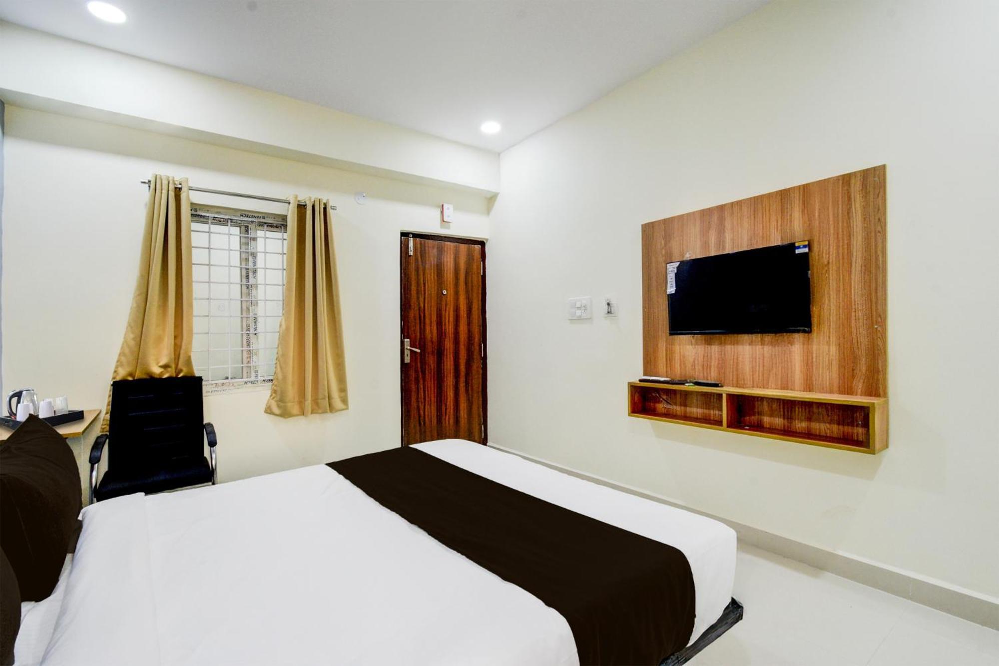 Super Townhouse Kukatpally North Formerly Munagala Arcade Hotel 2*