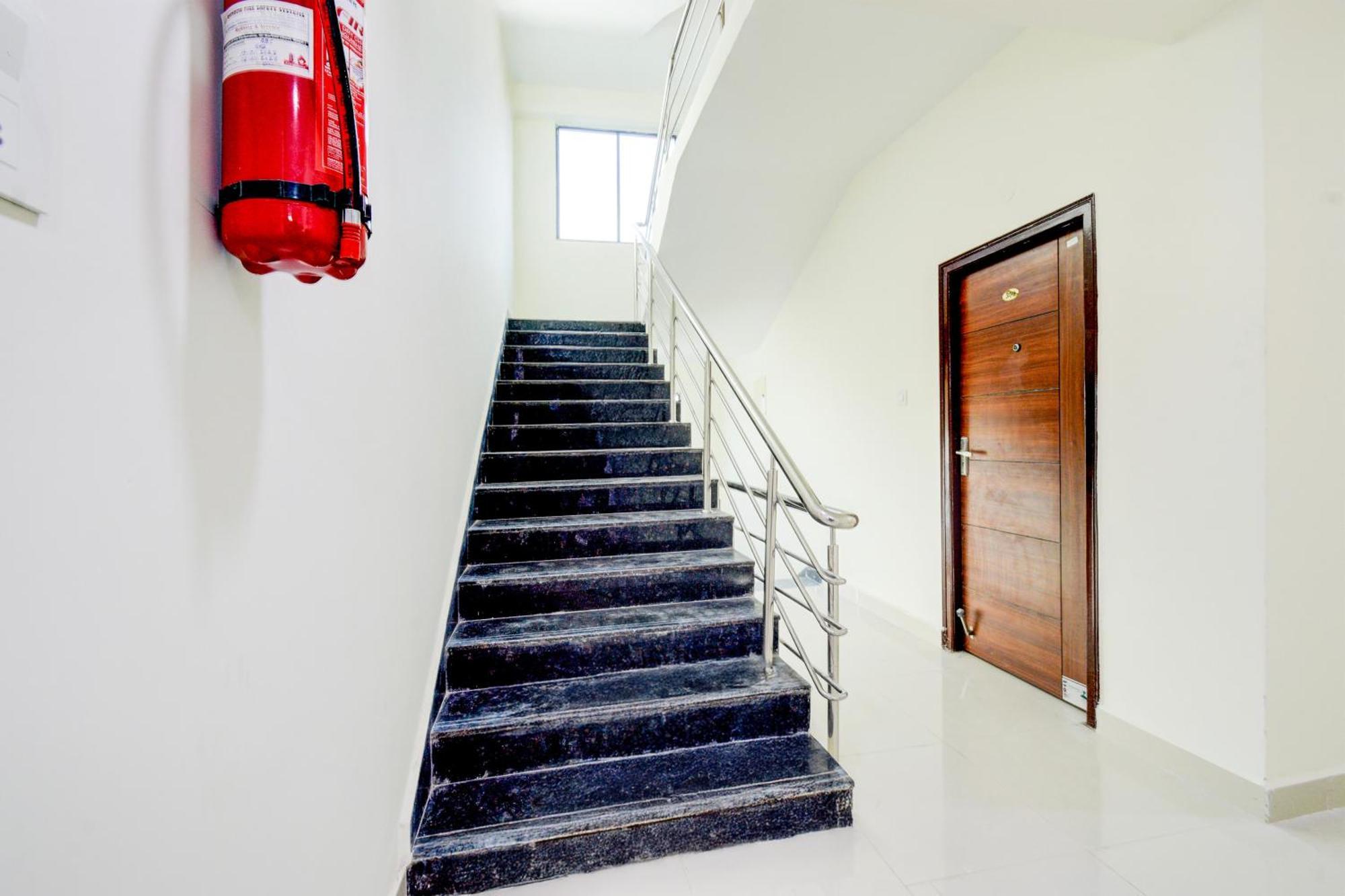 Super Townhouse Kukatpally North Formerly Munagala Arcade 2*